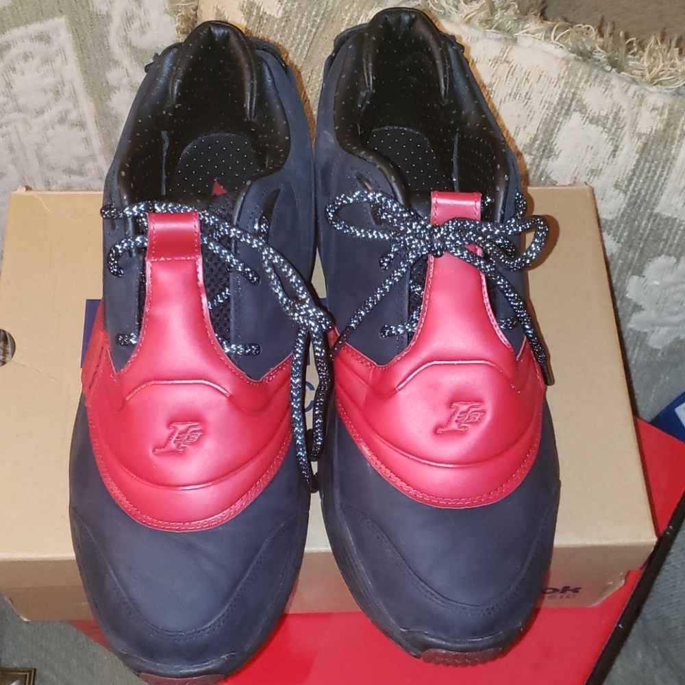 Men's basketball shoes